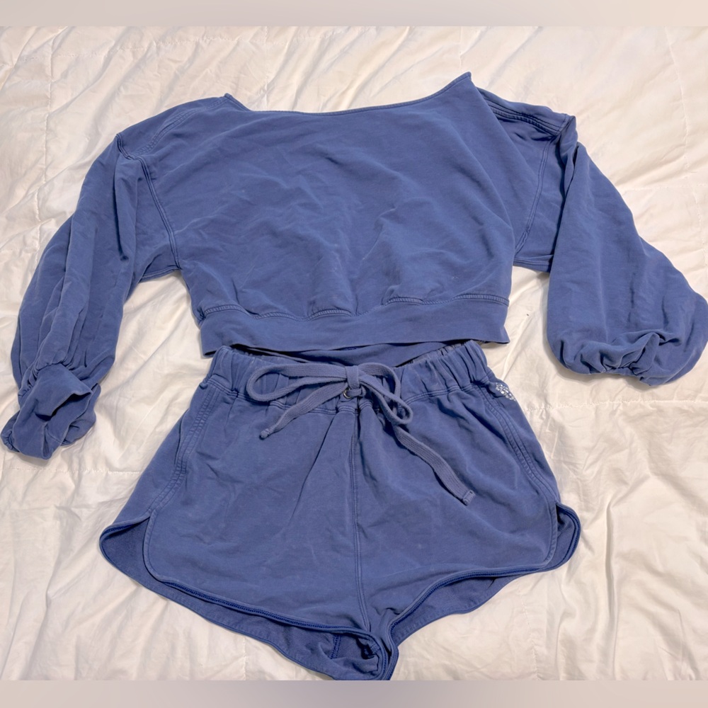 Free people movement extra small, two-piece short set! So comfy!!!